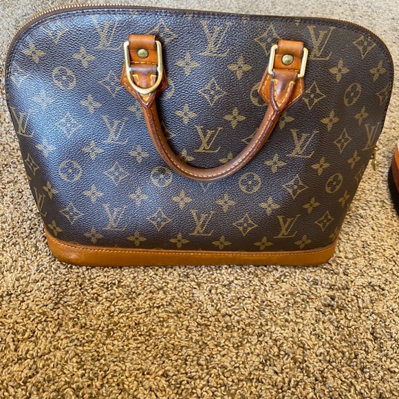 Authentic Louis Vuitton Alma PM w/Lock, includes off brand accessories! - Picture 2 of 11